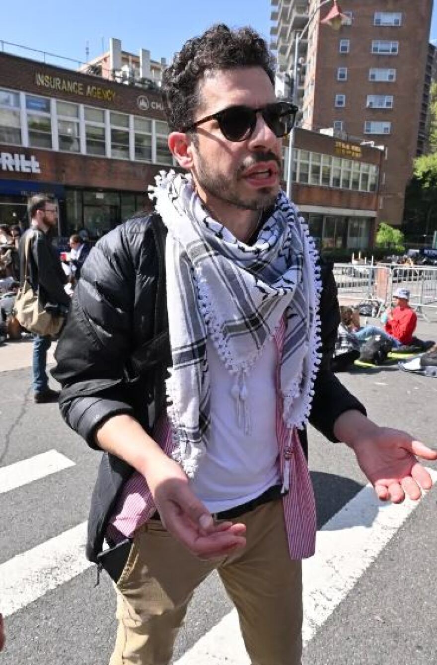 Κολούμπια: «Ήμουν 5,5 ώρες σε ένα κελί χωρίς μπάνιο, νερό και φαγητό» λέει γιατρός-διαδηλωτής που συνελήφθη