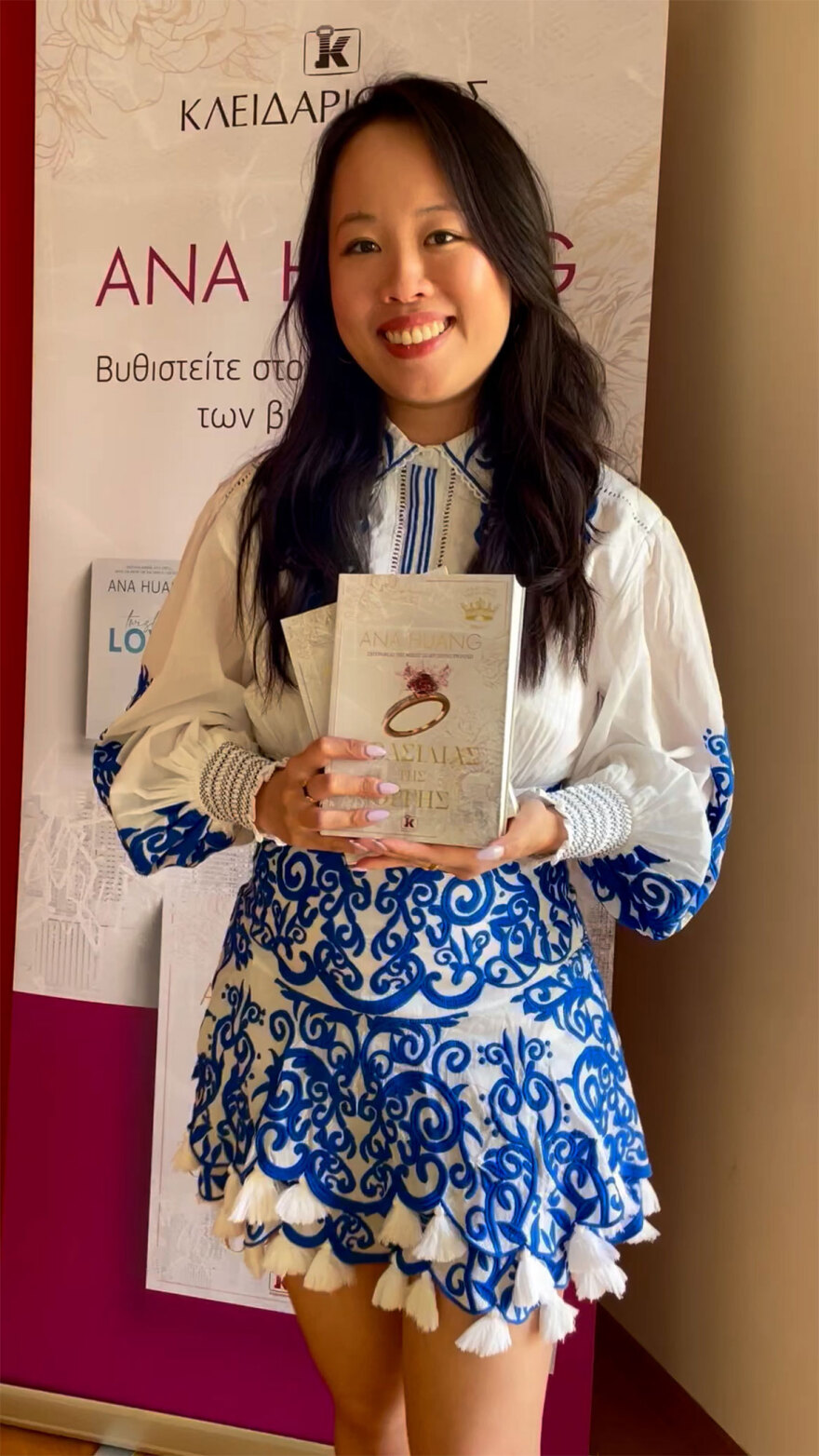 Ana Huang: Η συγγραφέας της ερωτικής σειράς Twisted που προκαλεί φρενίτιδα στο TikTok