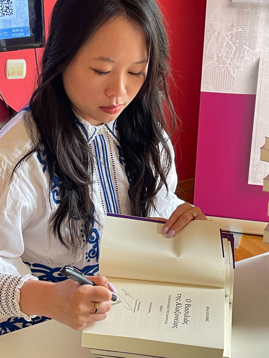 Ana Huang: Η συγγραφέας της ερωτικής σειράς Twisted που προκαλεί φρενίτιδα στο TikTok