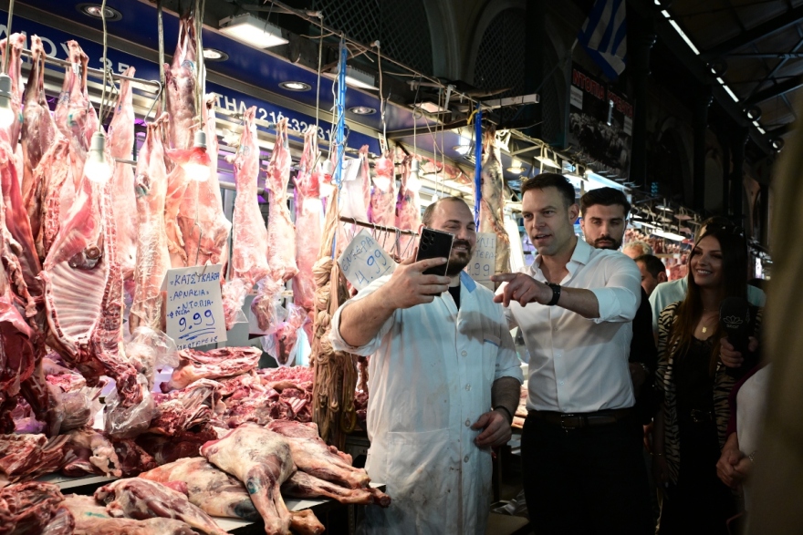 Κασσελάκης: Στη Βαρβάκειο ο πρόεδρος του ΣΥΡΙΖΑ - Δείτε βίντεο και φωτογραφίες