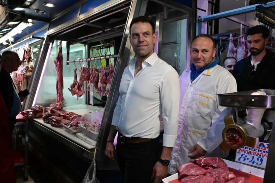 Κασσελάκης: Στη Βαρβάκειο ο πρόεδρος του ΣΥΡΙΖΑ - Δείτε βίντεο και φωτογραφίες