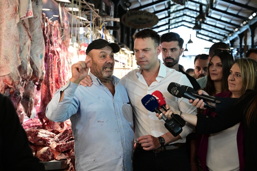 Κασσελάκης: Στη Βαρβάκειο ο πρόεδρος του ΣΥΡΙΖΑ - Δείτε βίντεο και φωτογραφίες