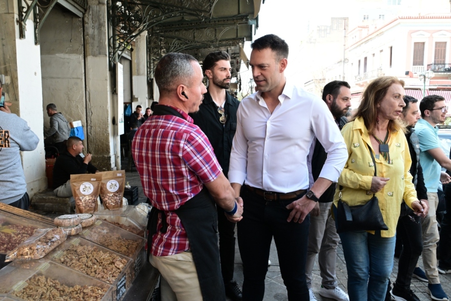 Κασσελάκης: Στη Βαρβάκειο ο πρόεδρος του ΣΥΡΙΖΑ - Δείτε βίντεο και φωτογραφίες