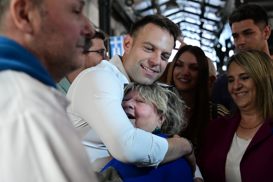 Κασσελάκης: Στη Βαρβάκειο ο πρόεδρος του ΣΥΡΙΖΑ - Δείτε βίντεο και φωτογραφίες