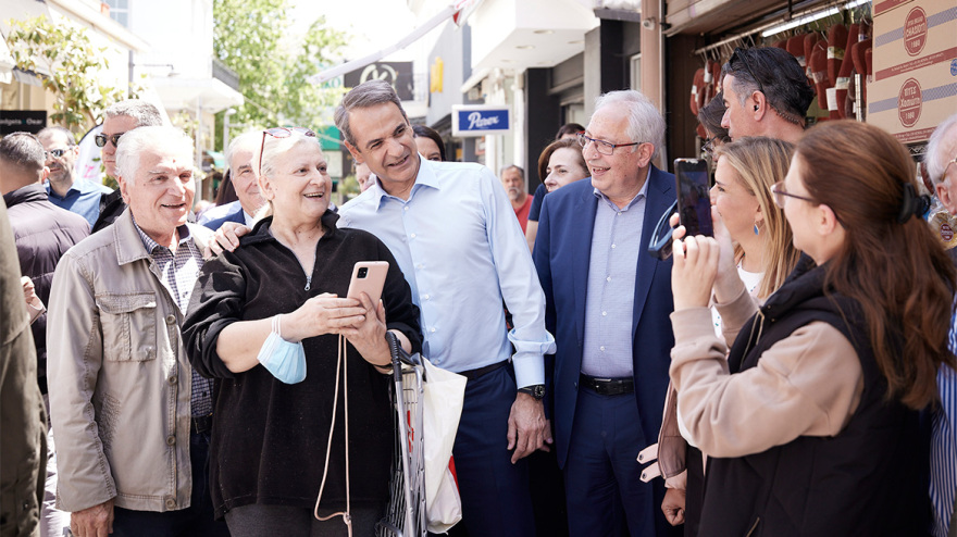 Στο Μαρούσι ο Μητσοτάκης - Μίλησε με πολίτες και καταστηματάρχες, δείτε βίντεο και φωτογραφίες