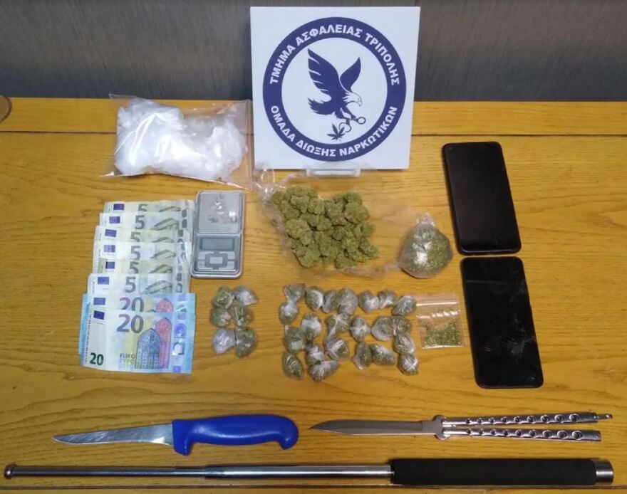 Τρίπολη: Ανήλικοι με μαχαίρια και γκλοπ διακινούσαν κάνναβη