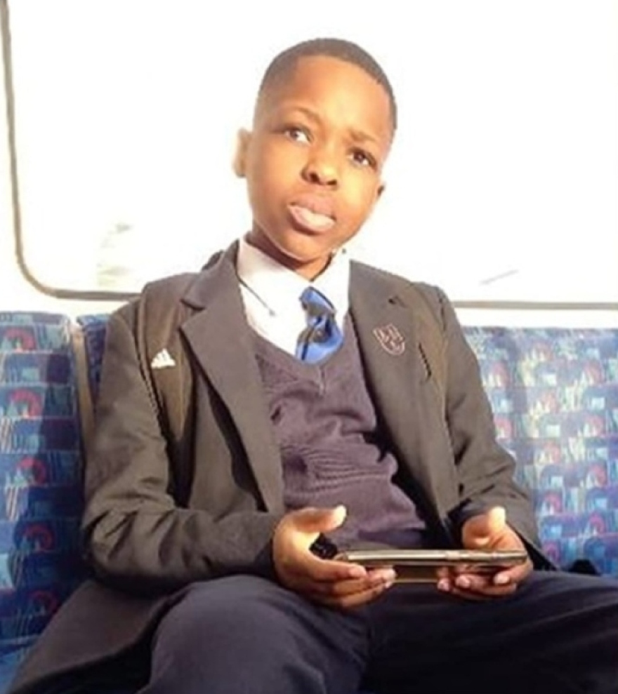 Λονδίνο: Σε αμόκ ο δράστης της επίθεσης με σπαθί πριν δολοφονήσει τον 14χρονο – Εισέβαλε σε σπίτι για να σκοτώσει τον πατέρα