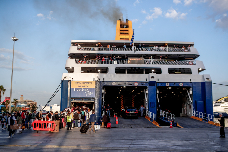 Αδειούχοι του Πάσχα: Άδειασε τη Μεγάλη Παρασκευή η Αθήνα - Όπου φύγει-φύγει για νησιά Αργοσαρωνικού και Κυκλάδες