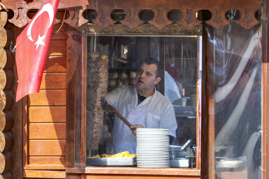 Οι Τούρκοι φέρνουν τον πόλεμο του ντονέρ κεμπάπ στην καρδιά της Ευρωπαϊκής Ένωσης 