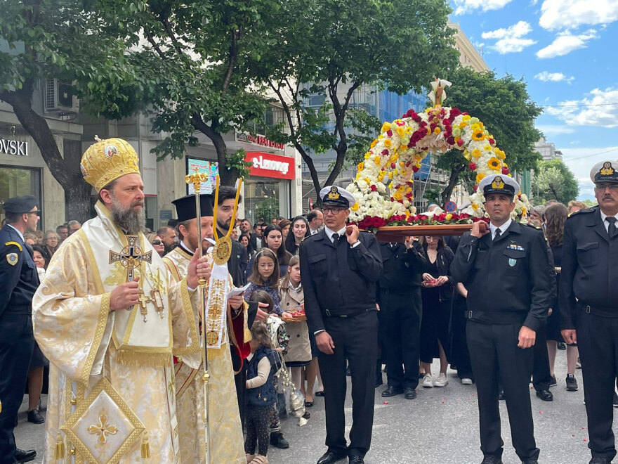 Θεσσαλονίκη: Με κατάνυξη η περιφορά του Επιταφίου του Αγίου Μηνά - Δείτε βίντεο και φωτογραφίες 