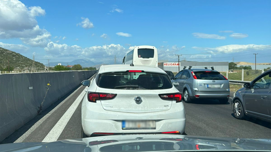 Αδειάζει η Αττική για το Πάσχα: Κίνηση στην Αθηνών - Κορίνθου - Γεμάτα τα πλοία, τα αεροπλάνα και τα ΚΤΕΛ 