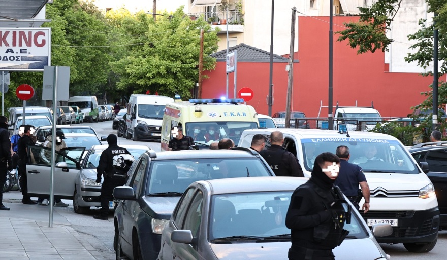 Λάρισα: Αιματηρή συμπλοκή σε διαμέρισμα πολυκατοικίας-Δύο άτομα στο νοσοκομείο