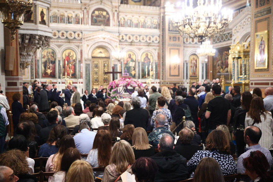 Μεγάλη Παρασκευή: Ολοκληρώθηκε η περιφορά του Επιταφίου στην Αθήνα - Δείτε φωτογραφίες