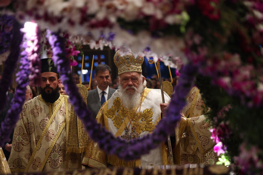 Μεγάλη Παρασκευή: Ολοκληρώθηκε η περιφορά του Επιταφίου στην Αθήνα - Δείτε φωτογραφίες