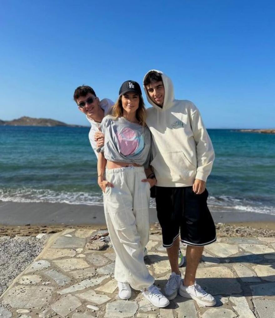 Ντορέττα Παπαδημητρίου: Στην Πάρο με τους γιους της - Οι φωτογραφίες που ανέβασε