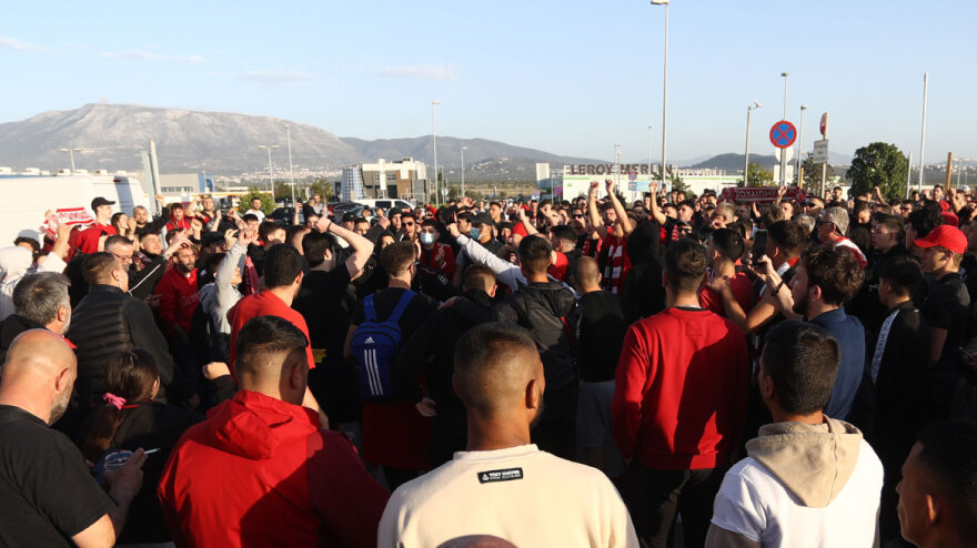 Ολυμπιακός: Αποθέωση από τους φιλάθλους των «κόκκινων» στην άφιξη των θριαμβευτών του 4-2 επί της Άστον Βίλα