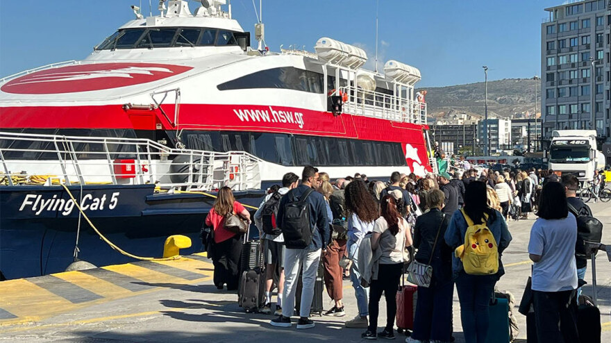 Πειραιάς: H έξοδος για το Πάσχα προκάλεσε... μποτιλιάρισμα πλοίων στο λιμάνι - Δείτε βίντεο