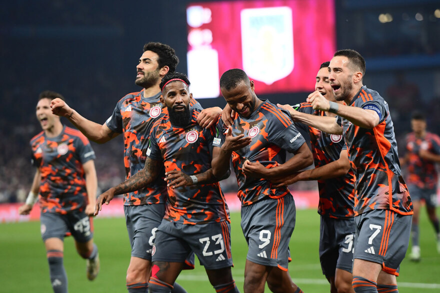 Θρύλος με τεσσάρα στην Αγγλία, ο Ολυμπιακός πάει για τελικό στην Αθήνα, 4-2 την Άστον Βίλα - Δείτε τα γκολ