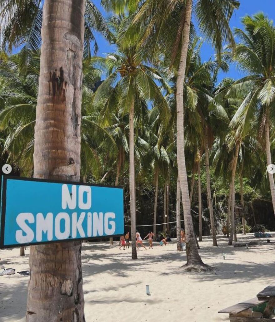 Κωνσταντίνος Βασάλος: Ποζάρει σε εξωτική παραλία