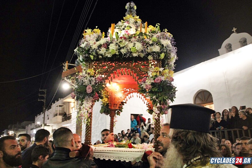 Νάξος: H συνάντηση τριών Επιταφίων στη Χώρα - Δείτε βίντεο