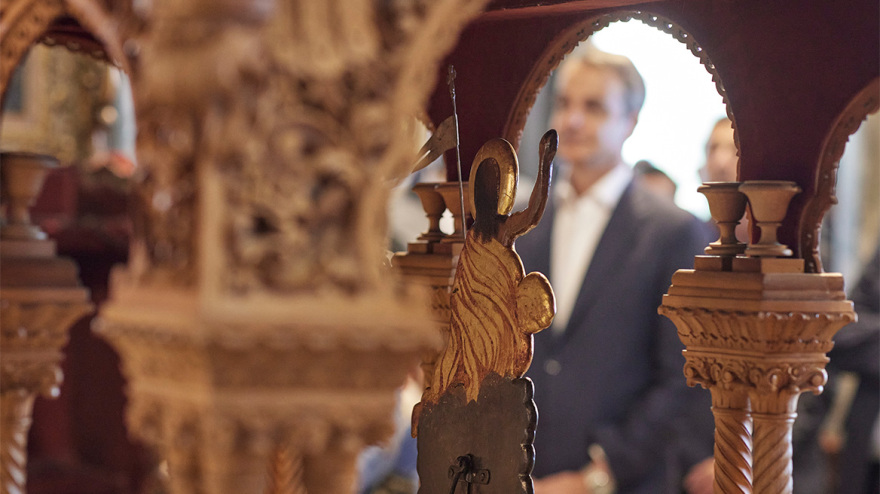 Μητσοτάκης: Παρακολούθησε τη Θεία Λειτουργία της πρώτης Ανάστασης στην Τήνο - Δείτε φωτογραφίες