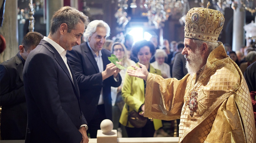 Μητσοτάκης: Παρακολούθησε τη Θεία Λειτουργία της πρώτης Ανάστασης στην Τήνο - Δείτε φωτογραφίες