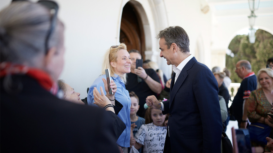 Μητσοτάκης: Παρακολούθησε τη Θεία Λειτουργία της πρώτης Ανάστασης στην Τήνο - Δείτε φωτογραφίες