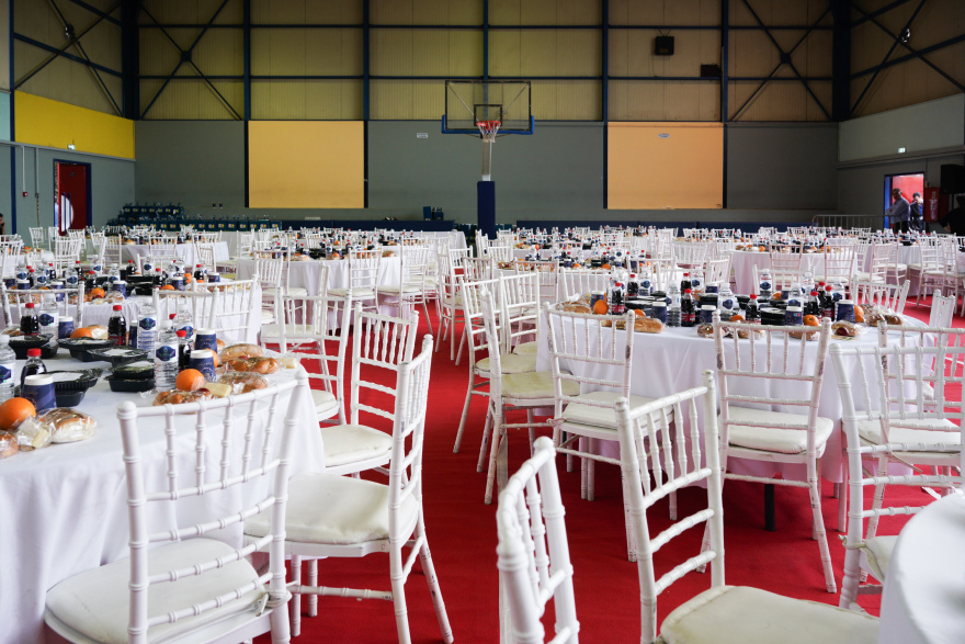 Πασχαλινό «γεύμα αγάπης» στο Ρουφ - Η Αθήνα δείχνει την αλληλεγγύη της, το μήνυμα του Χάρη Δούκα