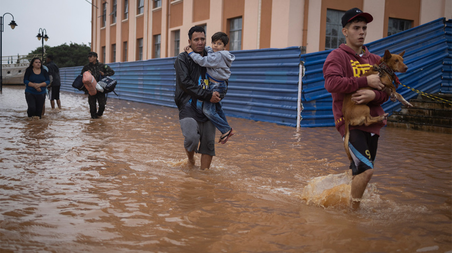 Πλημμύρες στη Βραζιλία: Δεκάδες νεκροί και αγνοούμενοι, χιλιάδες ξεσπιτώθηκαν - Δείτε βίντεο