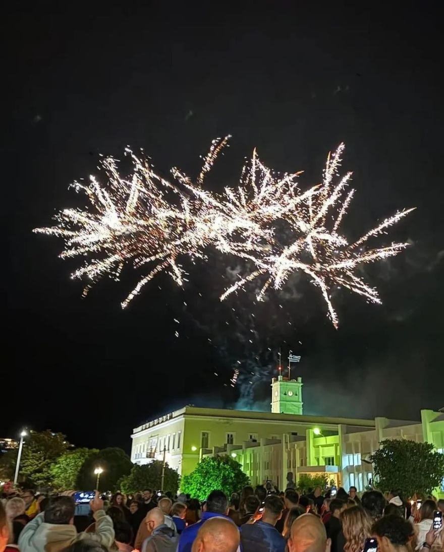 Στον Πόρο για την αναστάσιμη λειτουργία η τέως βασιλική οικογένεια - Δείτε φωτογραφίες