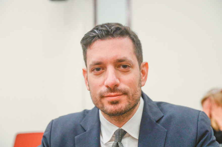 Niologio.gov.gr: Ελληνική σημαία με πέντε «κλικ» από κάθε ήπειρο