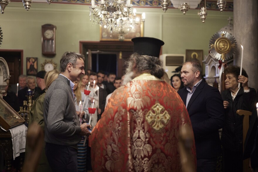 Ανάσταση στην Τήνο έκανε ο Κυριάκος Μητσοτάκης - Δείτε φωτογραφίες