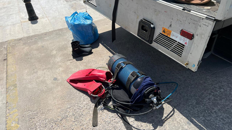 Σπέτσες: Σε εξέλιξη η επιχείρηση για τη ρυμούλκηση της θαλαμηγού που προσέκρουσε στην προβλήτα - Φωτογραφίες