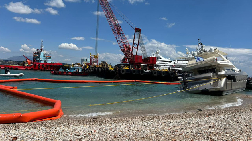 Σπέτσες: Σε εξέλιξη η επιχείρηση για τη ρυμούλκηση της θαλαμηγού που προσέκρουσε στην προβλήτα - Φωτογραφίες