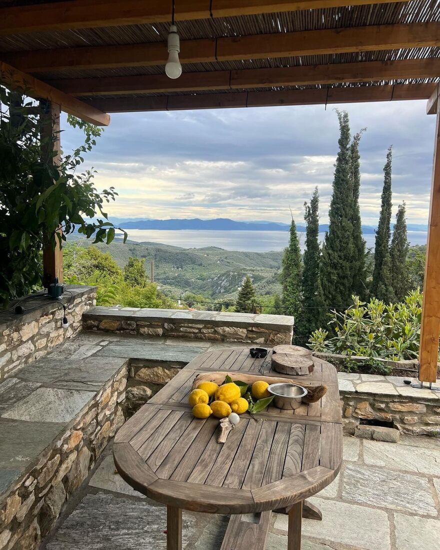 Σμαράγδα Καρύδη: Οι πασχαλινές διακοπές στο Πήλιο με γνωστούς φίλους της 