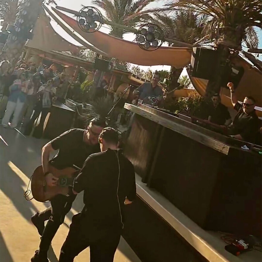 Μύκονος: Πάσχα με κοσμοσυρροή και opening στο νησί των ανέμων - Δείτε φωτογραφίες