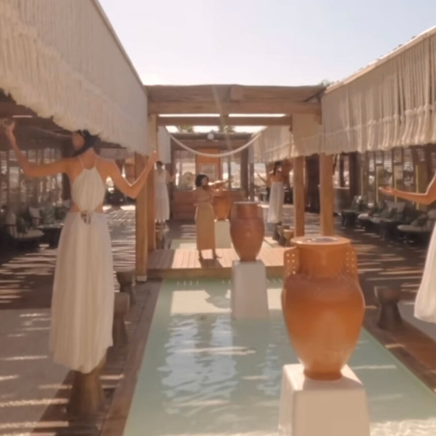 Μύκονος: Πάσχα με κοσμοσυρροή και opening στο νησί των ανέμων - Δείτε φωτογραφίες