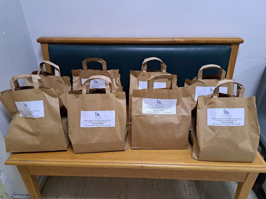 Πασχαλινά γεύματα αγάπης στα πληρώματα σκαφών του Λιμενικού Σώματος