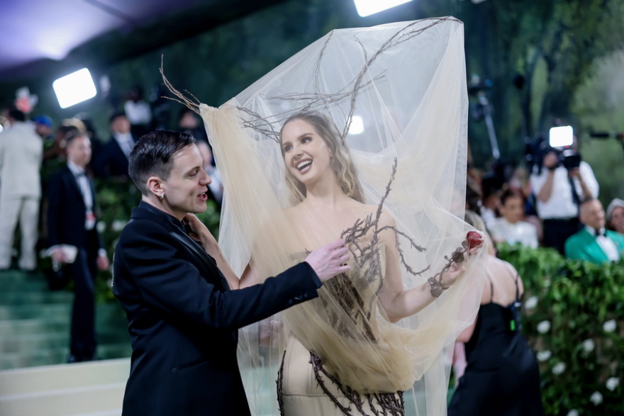 Met Gala: Οι εμφανίσεις που εντυπωσίασαν - Από τη Ζεντάγια στην Τζένιφερ Λόπεζ 