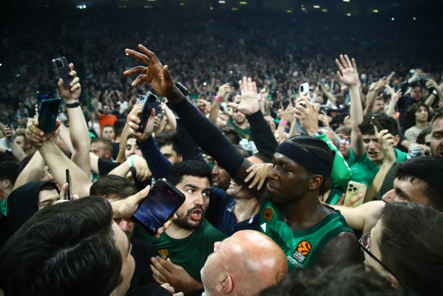 Παναθηναϊκός: Πανδαιμόνιο στο ΟΑΚΑ μετά την πρόκριση στο Final-4 - Δείτε βίντεο