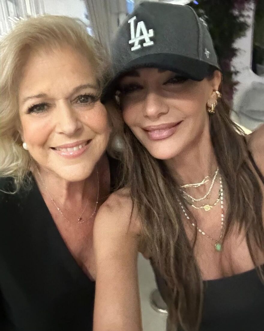 Δέσποινα Βανδή: Οι φωτογραφίες της με τον Βασίλη Μπισμπίκη από το Πάσχα στη Μύκονο 