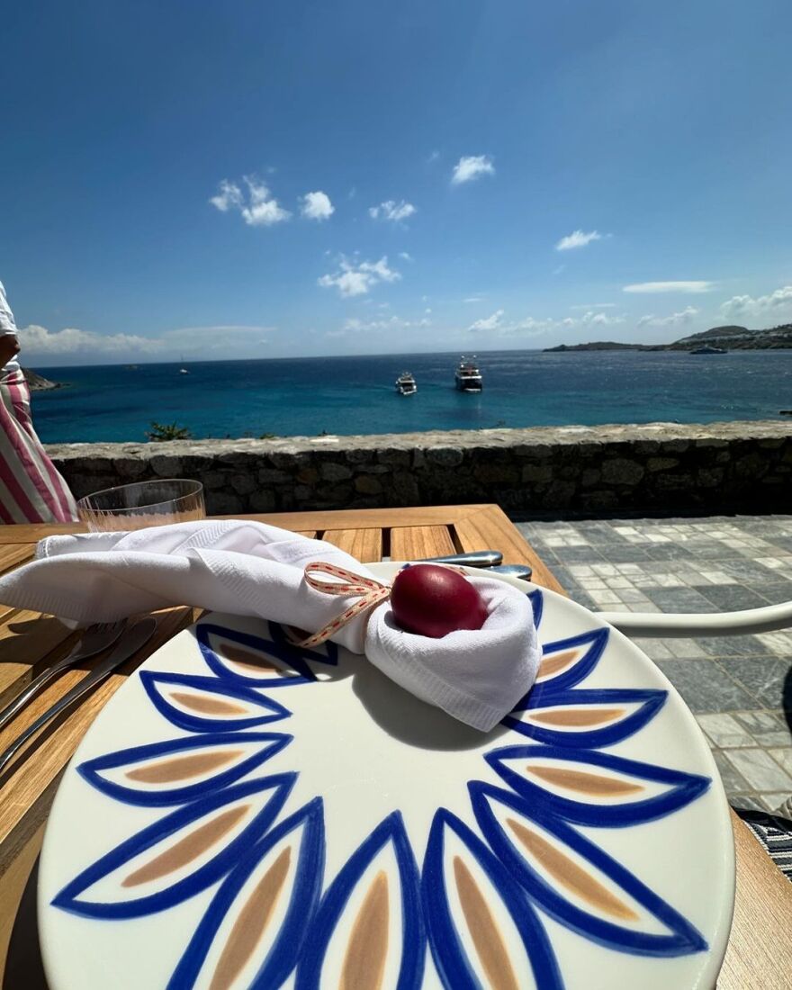 Δέσποινα Βανδή: Οι φωτογραφίες της με τον Βασίλη Μπισμπίκη από το Πάσχα στη Μύκονο 