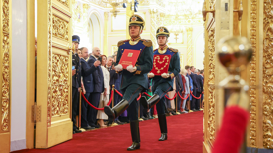 Ο Πούτιν ορκίστηκε για την 5η θητεία του και δήλωσε ανοιχτός για διάλογο με τη Δύση - Δείτε βίντεο και φωτογραφίες