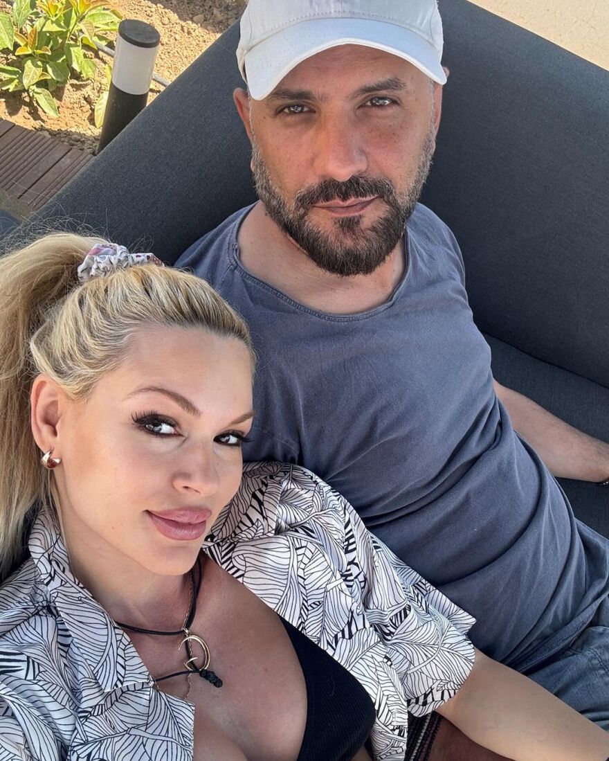 Βίκυ Κάβουρα - Γιώργος Τζαβέλλας: Το φωτογραφικό άλμπουμ από το baby shower λίγο πριν γίνουν γονείς