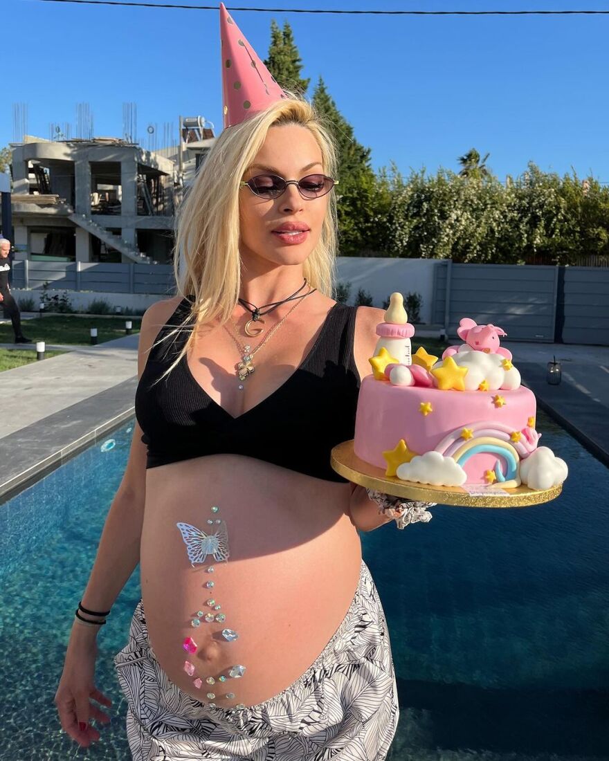 Βίκυ Κάβουρα - Γιώργος Τζαβέλλας: Το φωτογραφικό άλμπουμ από το baby shower λίγο πριν γίνουν γονείς