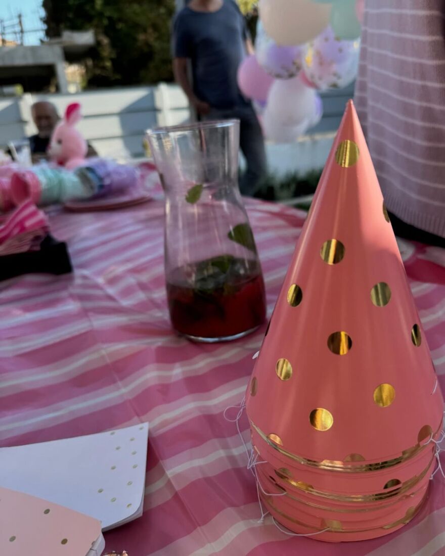 Βίκυ Κάβουρα - Γιώργος Τζαβέλλας: Το φωτογραφικό άλμπουμ από το baby shower λίγο πριν γίνουν γονείς