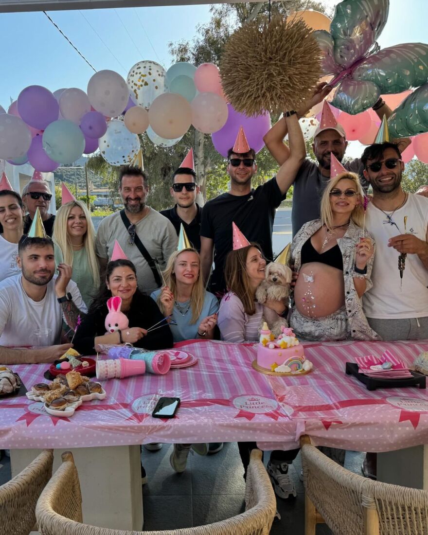 Βίκυ Κάβουρα - Γιώργος Τζαβέλλας: Το φωτογραφικό άλμπουμ από το baby shower λίγο πριν γίνουν γονείς