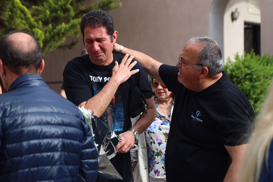 Αντώνης Τουρκογιώργης: Σε κλίμα συγκίνησης το τελευταίο αντίο στον σπουδαίο τραγουδιστή