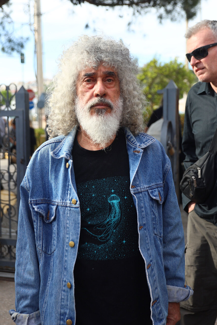 Αντώνης Τουρκογιώργης: Σε κλίμα συγκίνησης το τελευταίο αντίο στον σπουδαίο τραγουδιστή