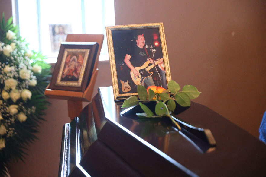 Αντώνης Τουρκογιώργης: Σε κλίμα συγκίνησης το τελευταίο αντίο στον σπουδαίο τραγουδιστή